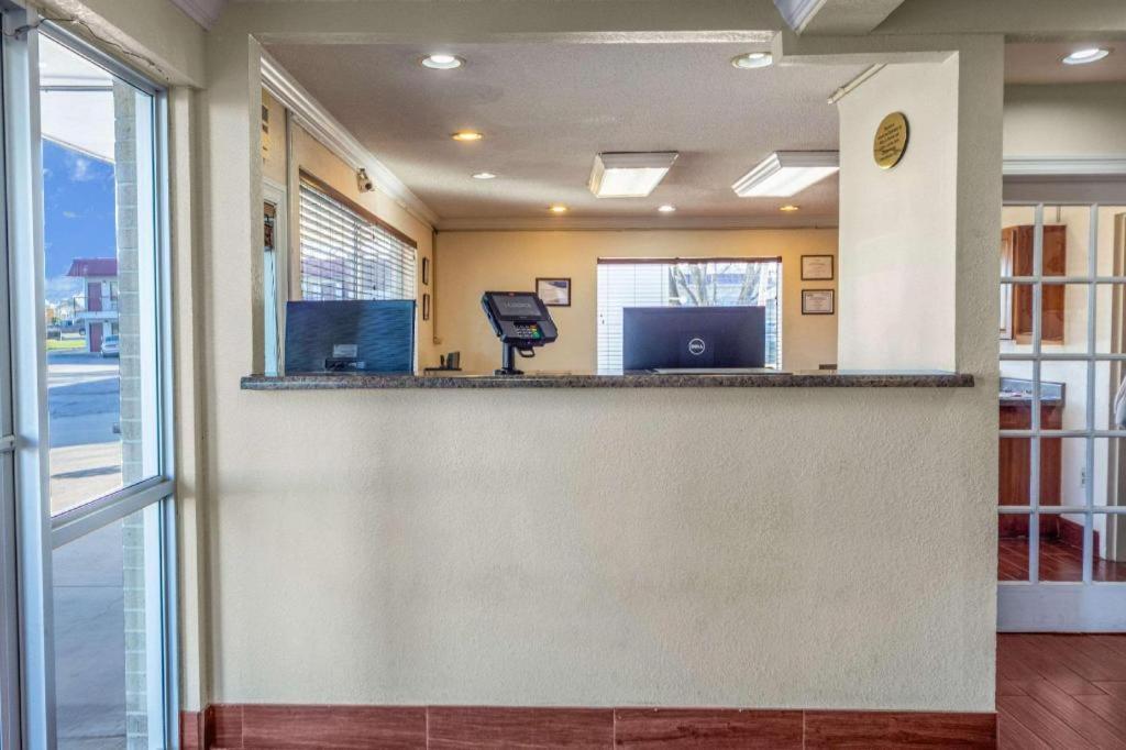 Econo Lodge Меридиан Экстерьер фото
