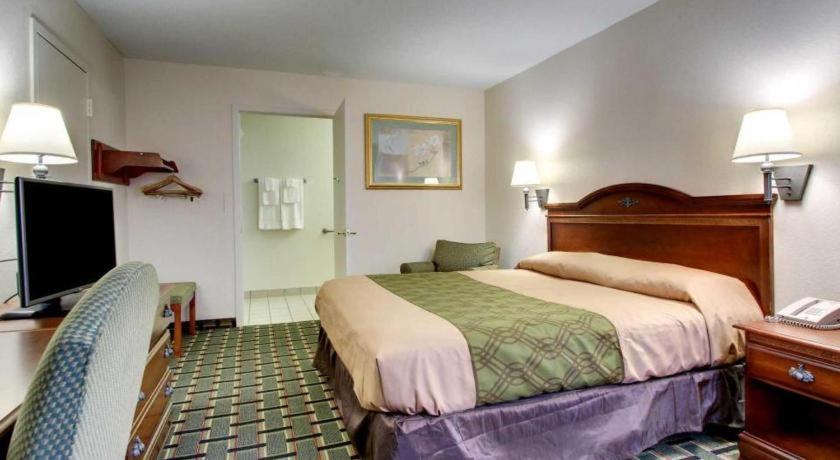 Econo Lodge Меридиан Экстерьер фото
